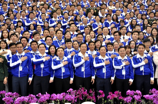 Các đại biểu tham gia chụp bức ảnh 1.000 đại biểu dự Đại hội và cùng thể hiện tình cảm với Đảng, Tổ quốc và Đoàn TNCS Hồ Chí Minh thông qua ca khúc chính thức của Đại hội Đoàn toàn quốc lần thứ XI