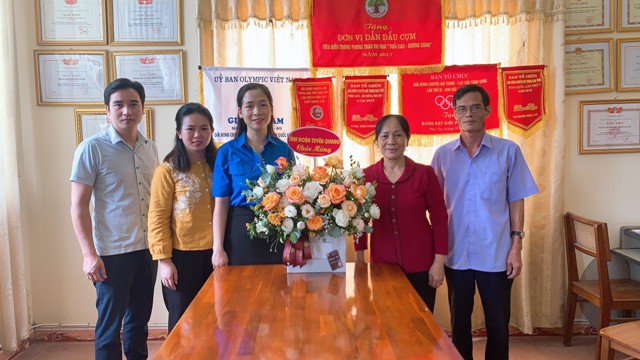 Thường trực Tỉnh đoàn thăm và chúc mừng Hội người cao tuổi tỉnh Tuyên Quang nhân ngày Quốc tế người cao tuổi