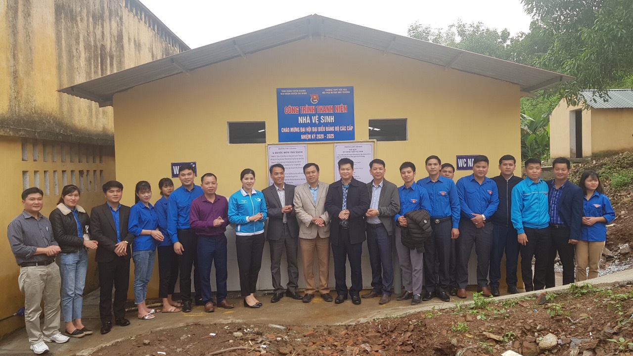 Huyện Đoàn Na Hang tổ chức bàn giao công trình thanh niên “Nhà vệ sinh công cộng” tại trường THPT Yên Hoa