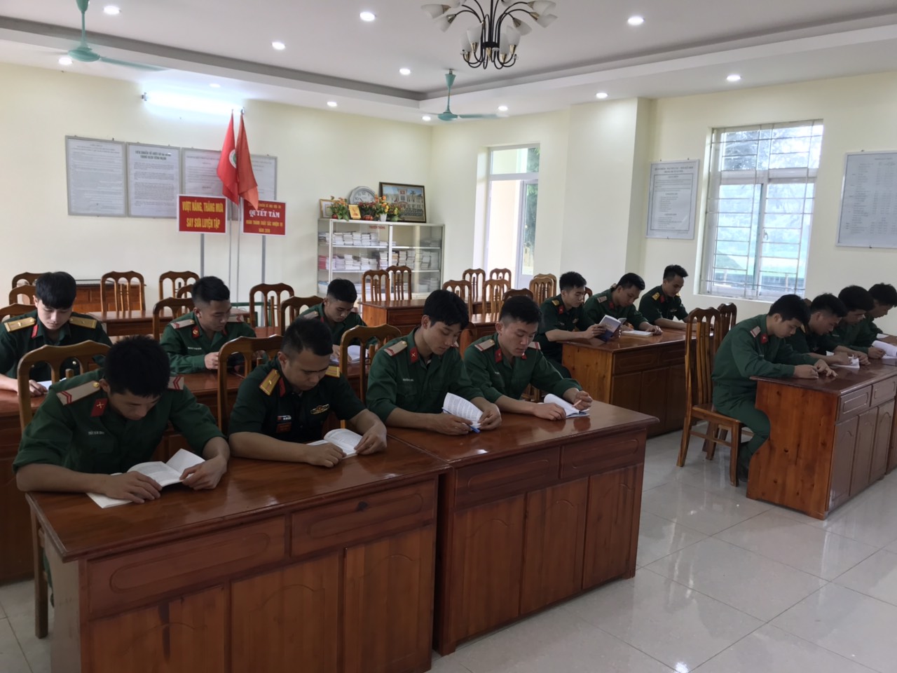 Tuổi trẻ Đoàn Thanh niên Bộ Chỉ huy Quân sự tỉnh Tuyên Quang tổ chức sinh hoạt điểm giới thiệu về sách Bác Hồ
