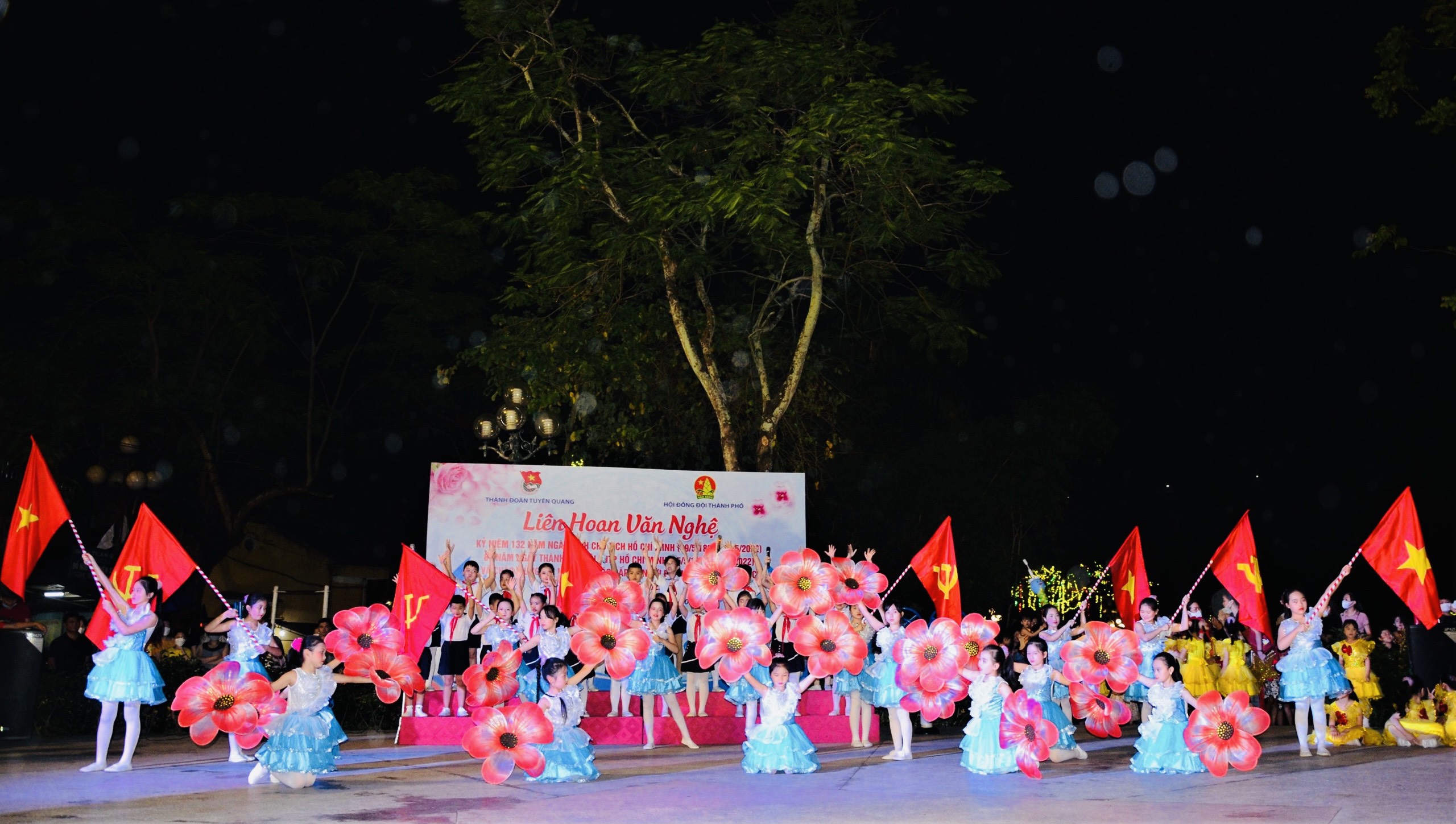 Thành đoàn Tuyên Quang tổ chức Liên hoan văn nghệ chào mừng kỷ niệm 132 năm ngày sinh Chủ tịch Hồ Chí Minh và 81 năm ngày thành lập đội TNTP Hồ Chí Minh