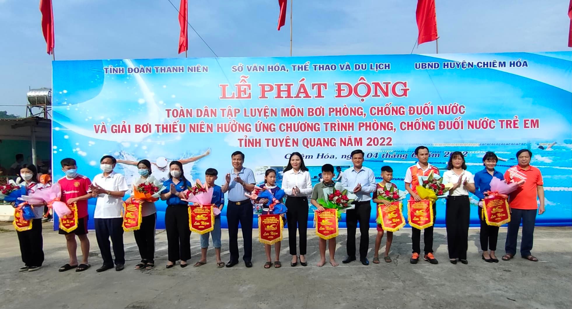 Lễ phát động toàn dân tập luyện môn bơi phòng, chống đuối nước và giải bơi Thiếu niên hưởng ứng Chương trình phòng, chống đuối nước trẻ em tỉnh Tuyên Quang năm 2022