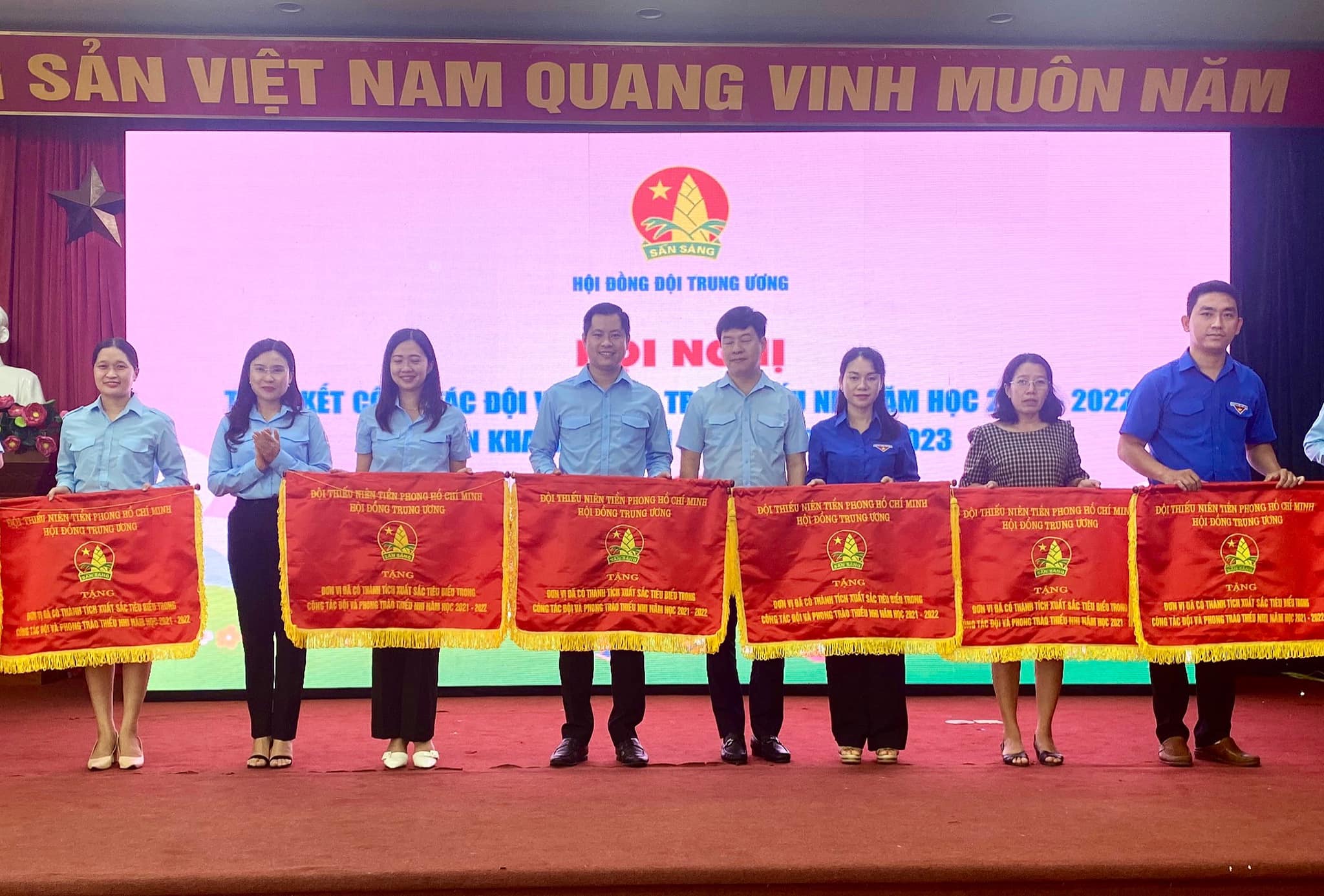 Hội đồng Đội tỉnh Tuyên Quang vinh dự nhận Bằng khen của Trung ương Đoàn và Cờ thi đua của Hội đồng Đội Trung ương