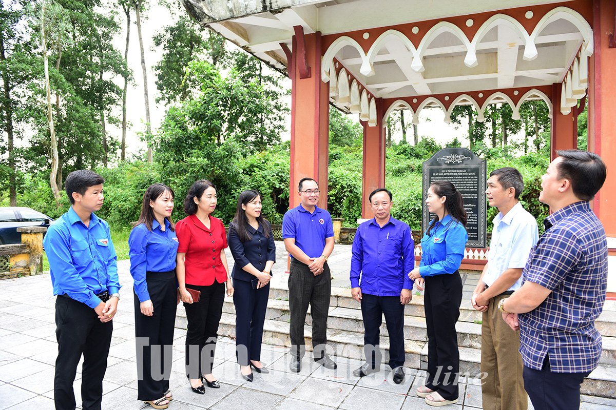 Đoàn đại biểu cán bộ chủ chốt Trung ương Đoàn Thanh niên Nhân dân cách mạng Lào thăm và làm việc tại Tuyên Quang