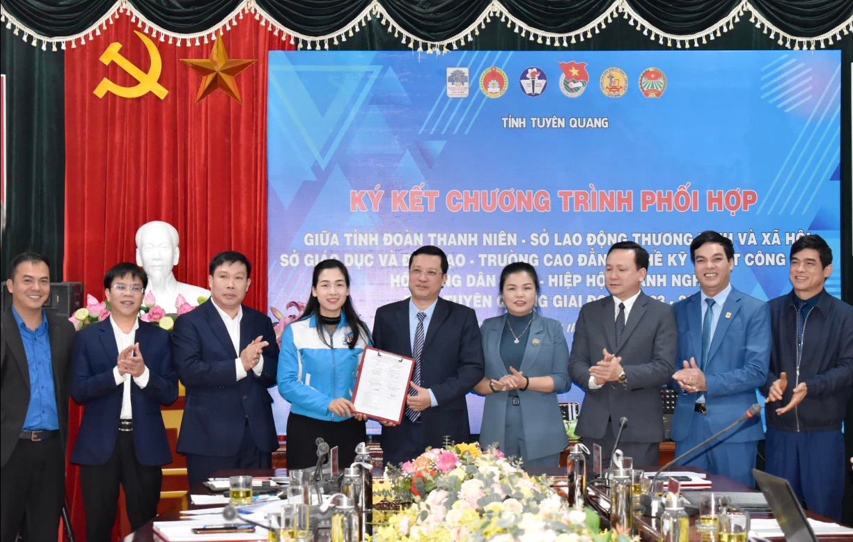 Tỉnh đoàn Tuyên Quang ký kết Chương trình phối hợp công tác giữa các đơn vị đến năm 2025