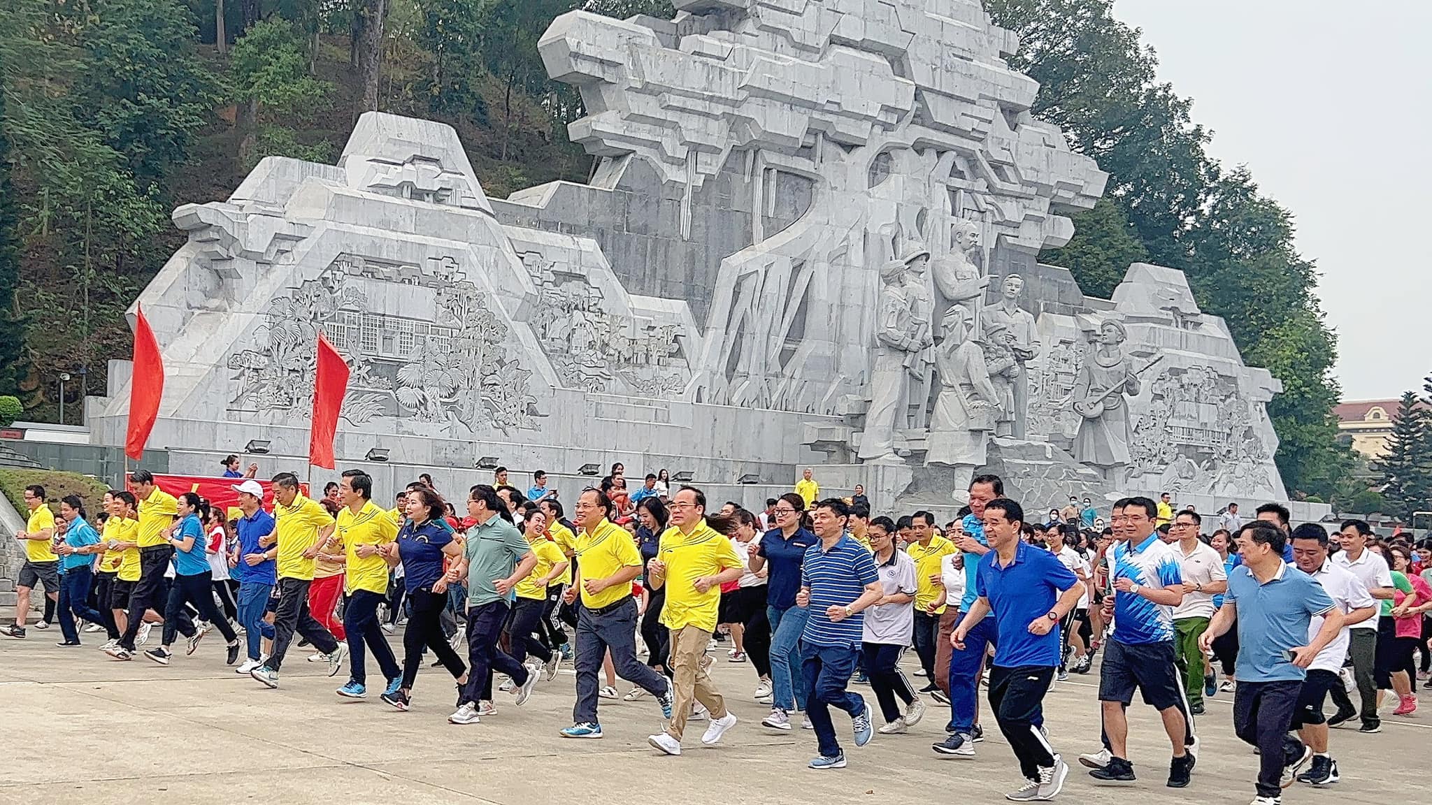 Tỉnh đoàn Tuyên Quang phối hợp tổ chức Giải Việt dã Tiền phong năm 2023, hưởng ứng chương trình ''Mỗi thanh niên 10.000 bước chân mỗi ngày''