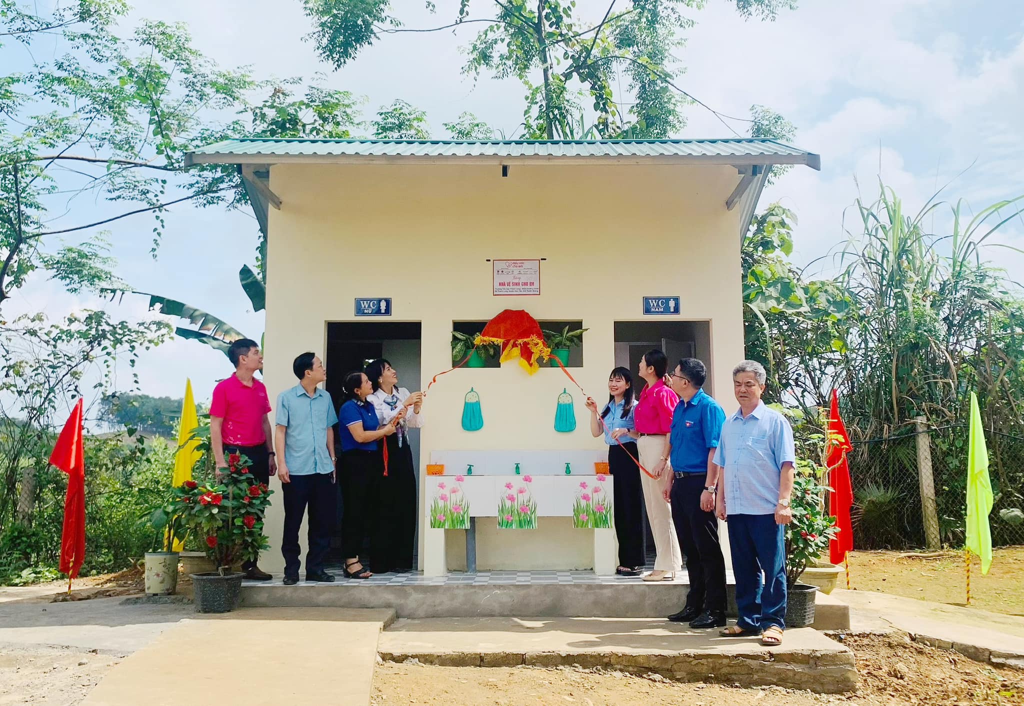 Tuyên Quang: Khánh thành 10 công trình nhà vệ sinh cho em tại huyện Hàm Yên