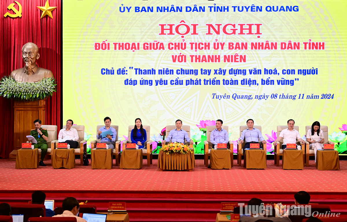 Chủ tịch UBND tỉnh Tuyên Quang Nguyễn Văn Sơn đối thoại với thanh niên năm 2024