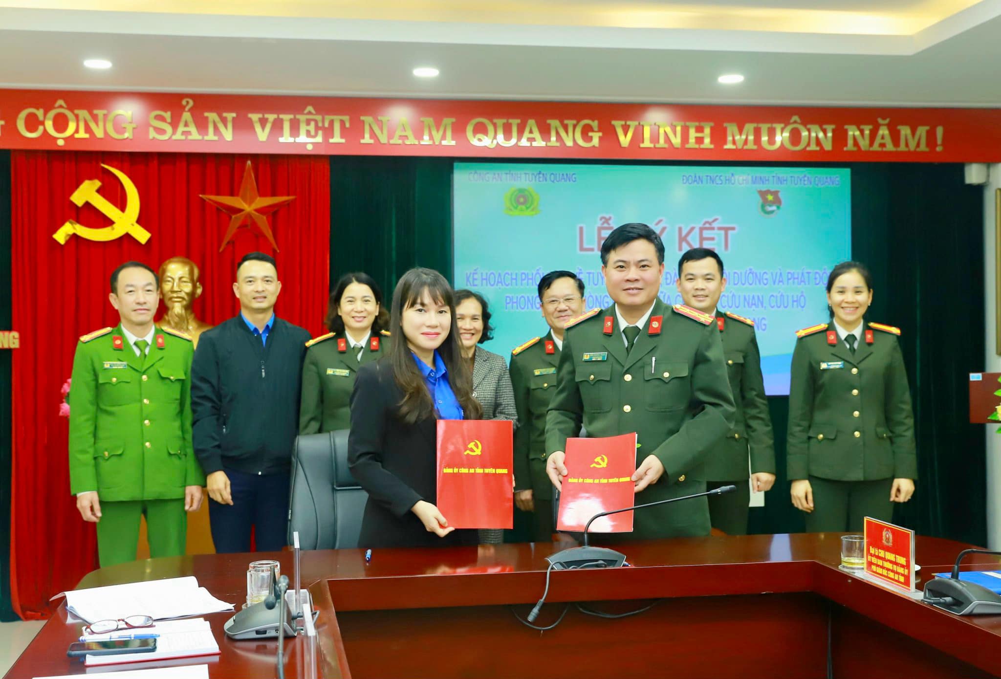 Tuyên Quang: Ký kết chương trình hợp tác giữa Công an tỉnh và Đoàn TNCS Hồ Chí Minh tỉnh Tuyên Quang