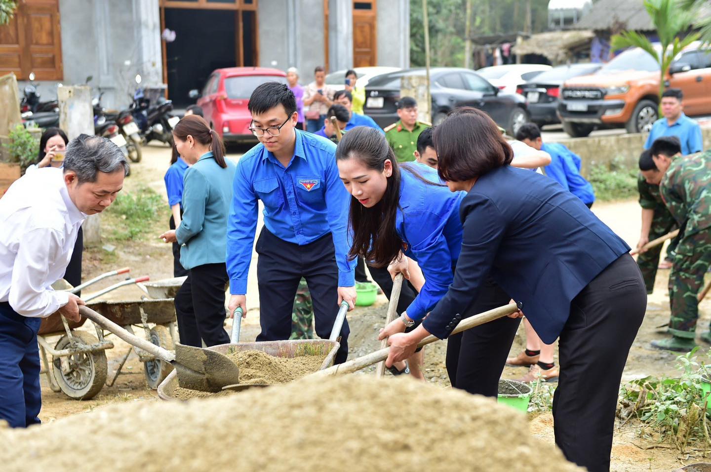 Tuổi trẻ Tuyên Quang rực rỡ sắc xanh trong ngày cao điểm chung tay xây dựng nông thôn mới năm 2024