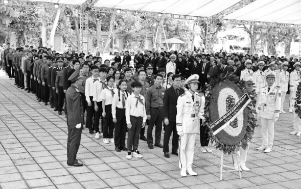 Đoàn đại biểu Đoàn TNCS Hồ Chí Minh và tuổi trẻ Việt Nam kính viếng Tổng Bí thư Nguyễn Phú Trọng
