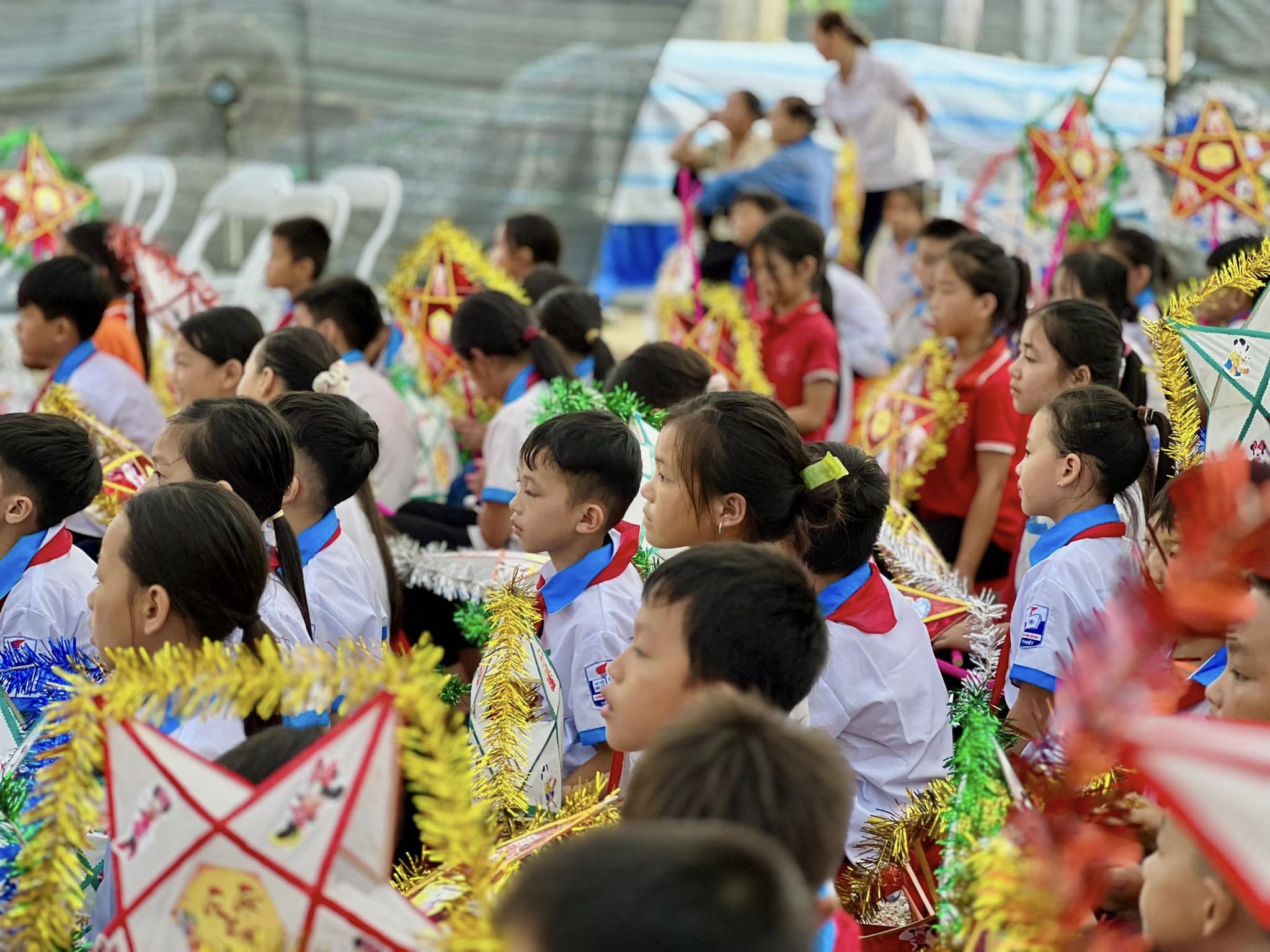 Đêm Hội Trăng Rằm - Lồng Đèn Thắp Sáng Ước Mơ Cho các em thiếu Nhi xã Kiến Thiết, huyện Yên Sơn