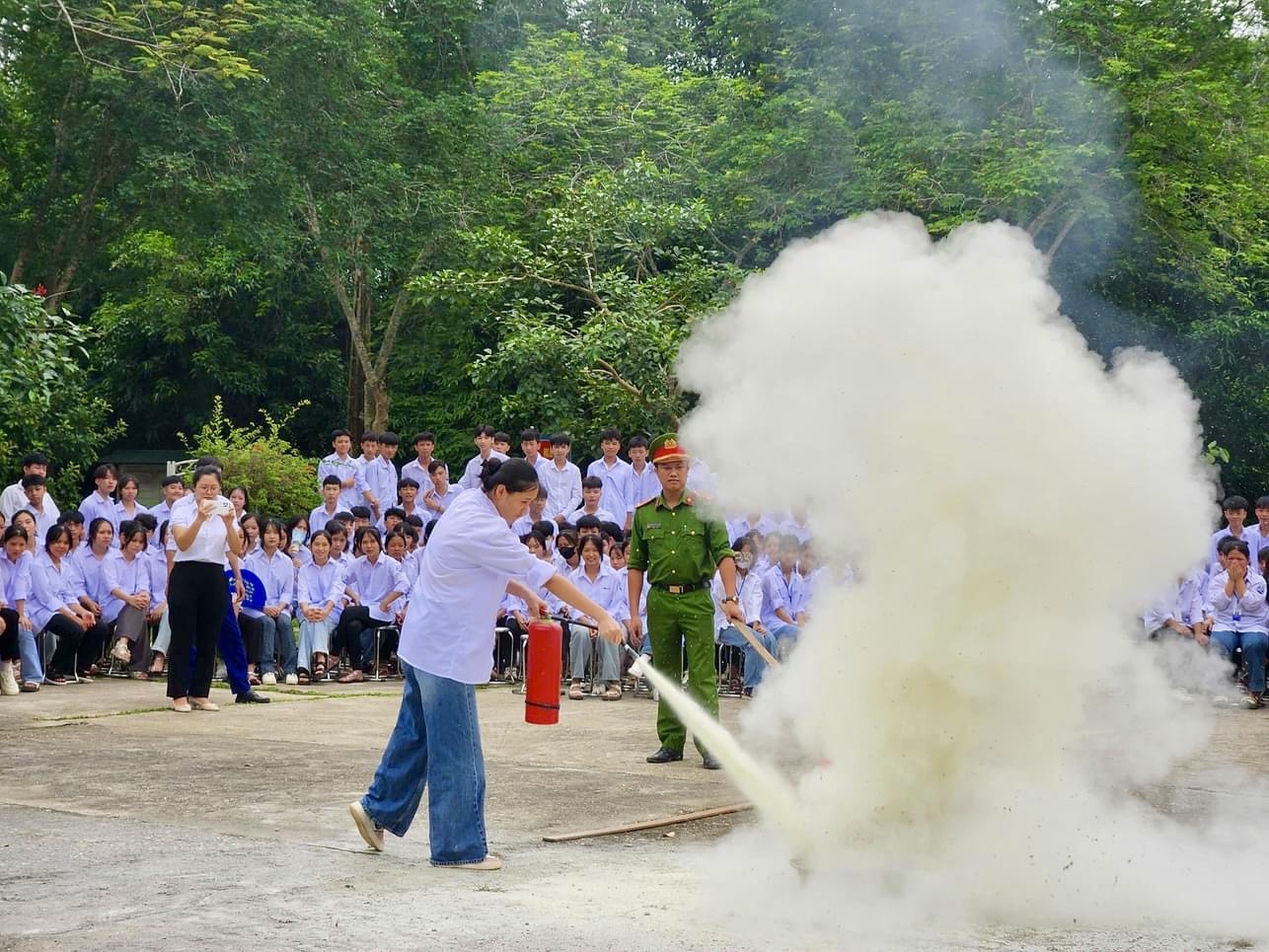 Huyện đoàn Chiêm Hoá tổ chức Tuyên truyền Phòng cháy chữa cháy năm 2024