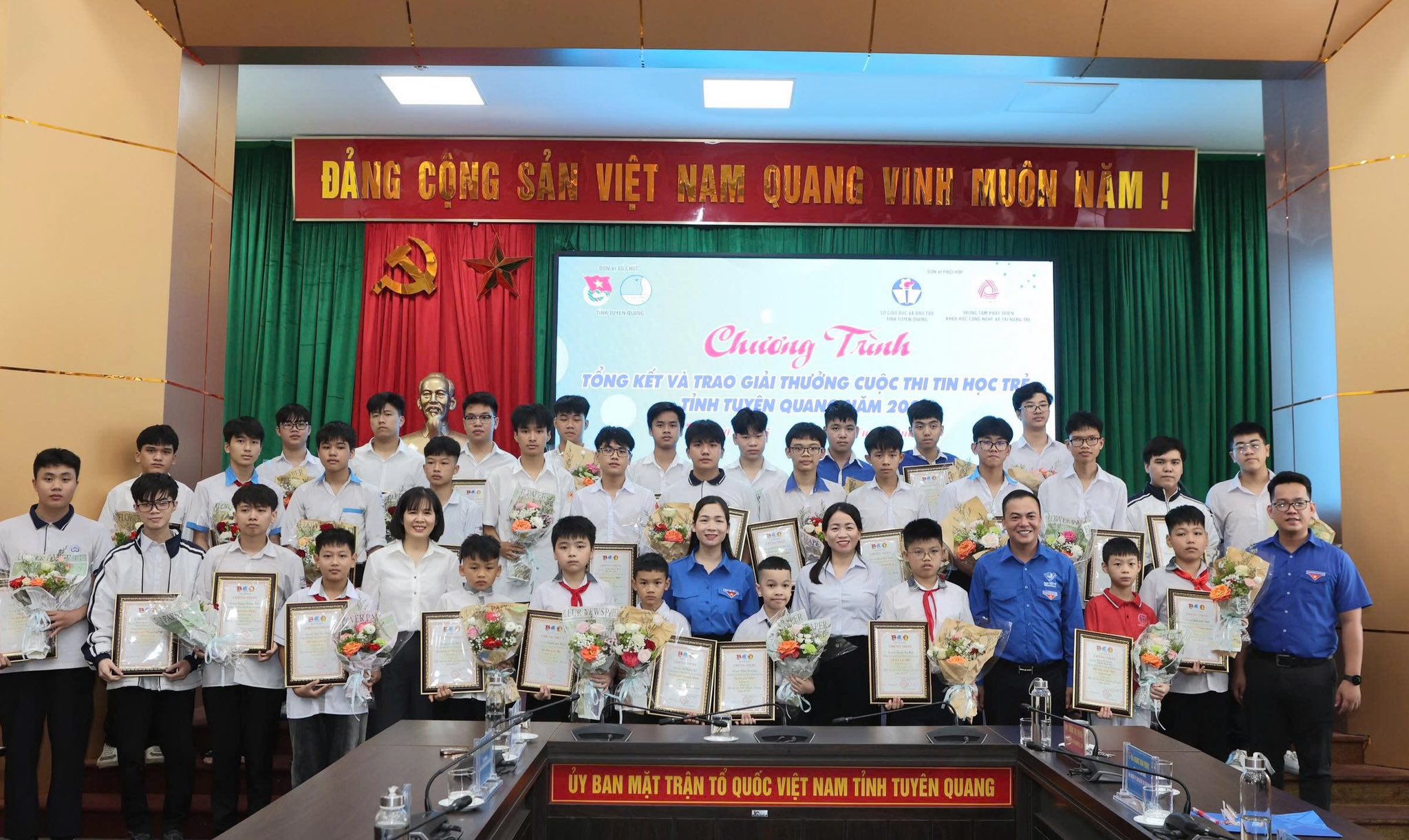 37 thí sinh, nhóm thí sinh được vinh danh tại chương trình Tổng kết, Trao giải Cuộc thi Tin học trẻ tỉnh Tuyên Quang năm 2025